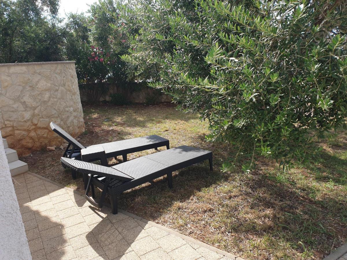 Summertime Apartmani Povljana Exterior foto
