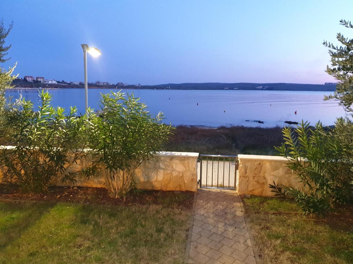 Summertime Apartmani Povljana Exterior foto